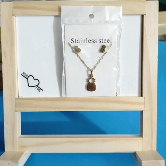 NEW- pineapple 🍍 CHAIN AND EARRING SET - Picture 2 of 4